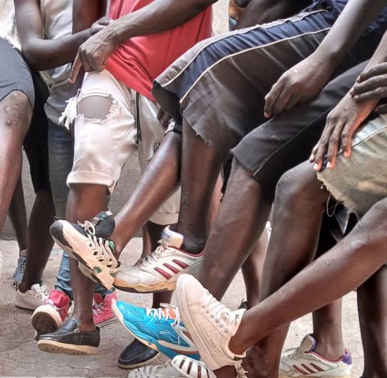 scarpe donate ai minori carcerati ivoriani 3