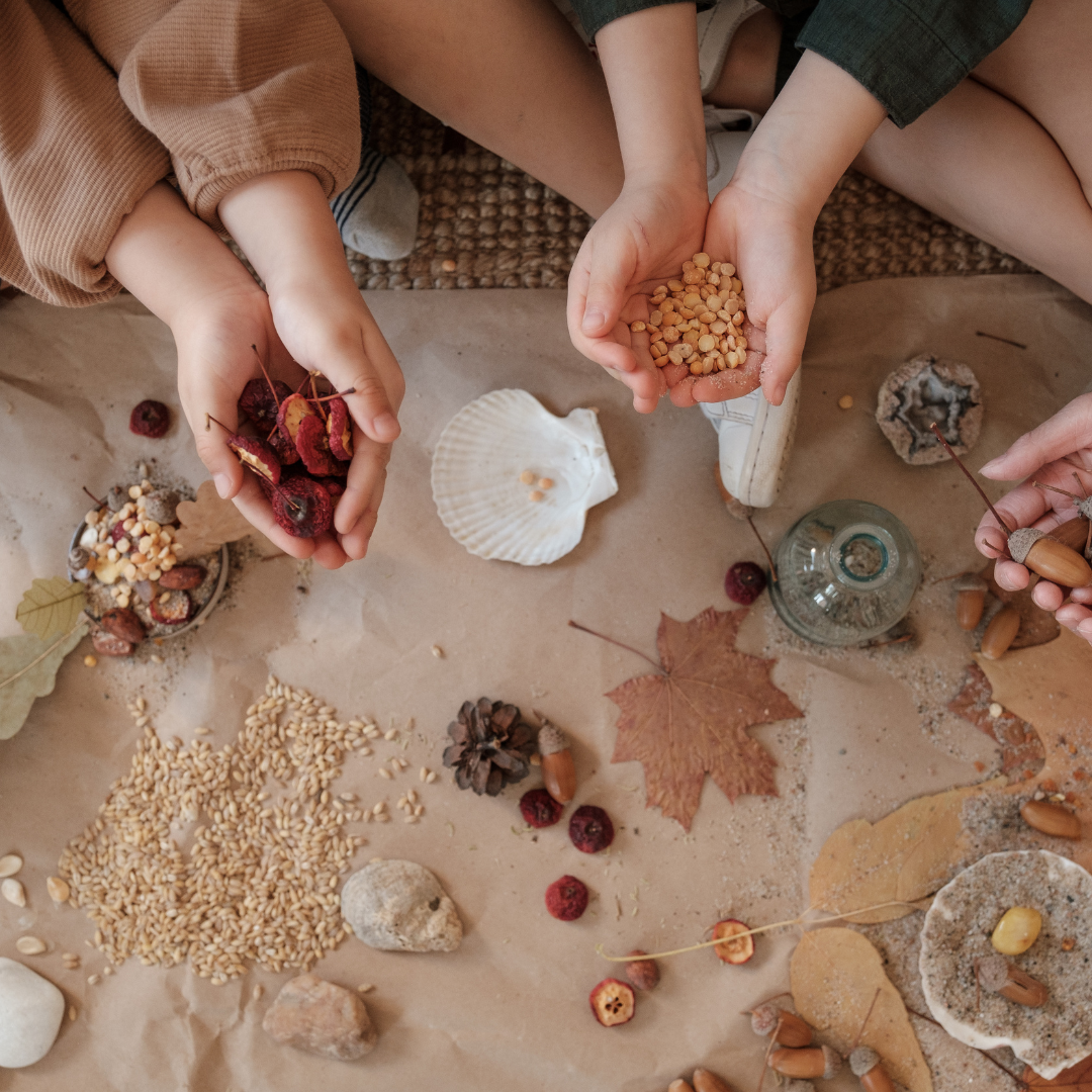 immagine di bambini che svolgono laboratori ambientali